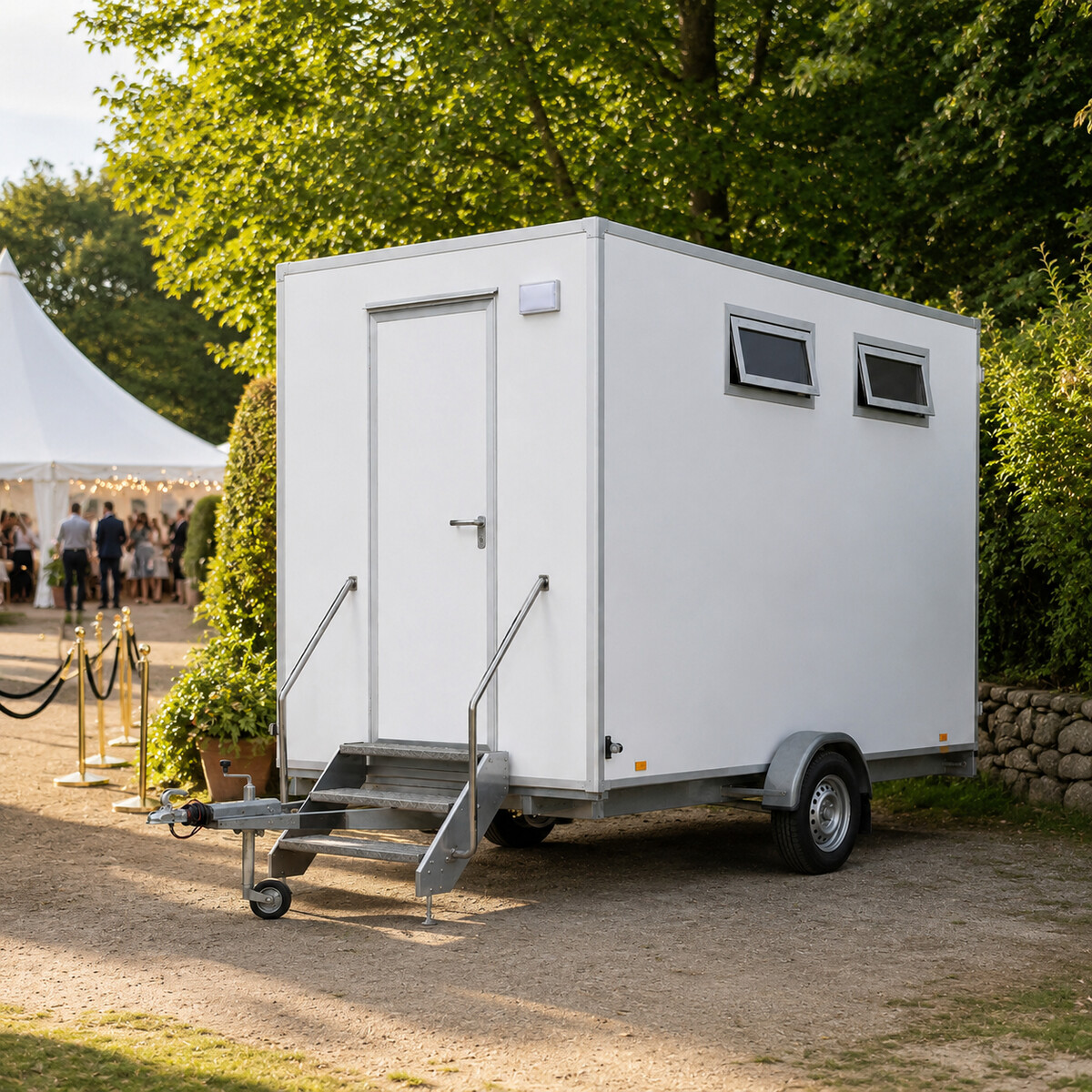 Toilettenwagen im Einsatz auf einer Veranstaltung