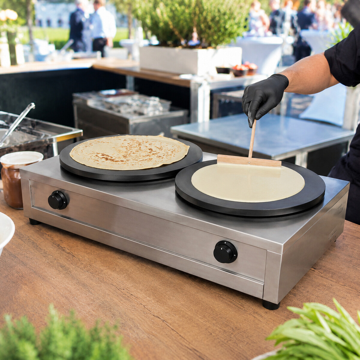 Crêpes-Gerät 2 Platten im Einsatz auf einer Veranstaltung